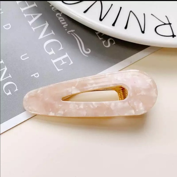 Set of 2 Retro Resin Hair Clips - Picture 3 of 3